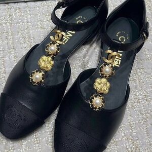 Chanel 2025 Pre-Spring Black Mary Jane Flats Pearl Gold Accents Size 39 w box